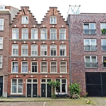 Riverbridge - Historic Center Canal District Homestay *