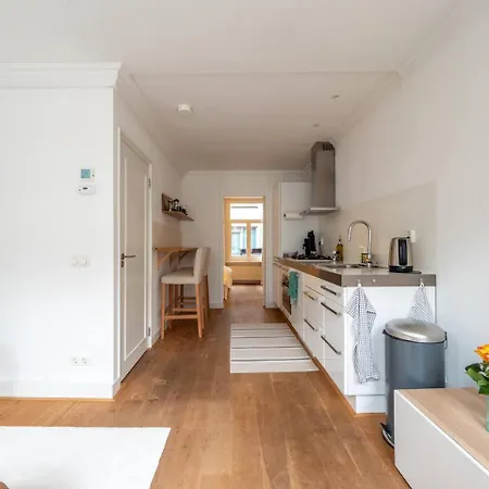 Riverbridge - Historic Center Canal District Homestay *