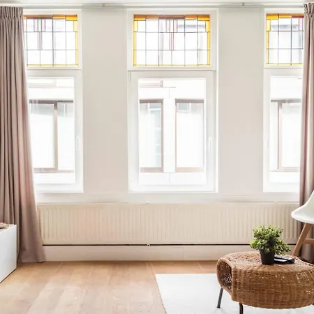 Homestay Riverbridge - Historic Center Canal District